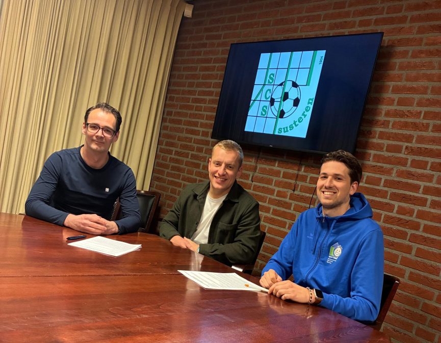 v.l.n.r. Wilbert Smeets (secretaris), Rik Vrehen (penningmeester) en Thijmen Hermans (vestigingsmanager Sportstuif Susteren) 